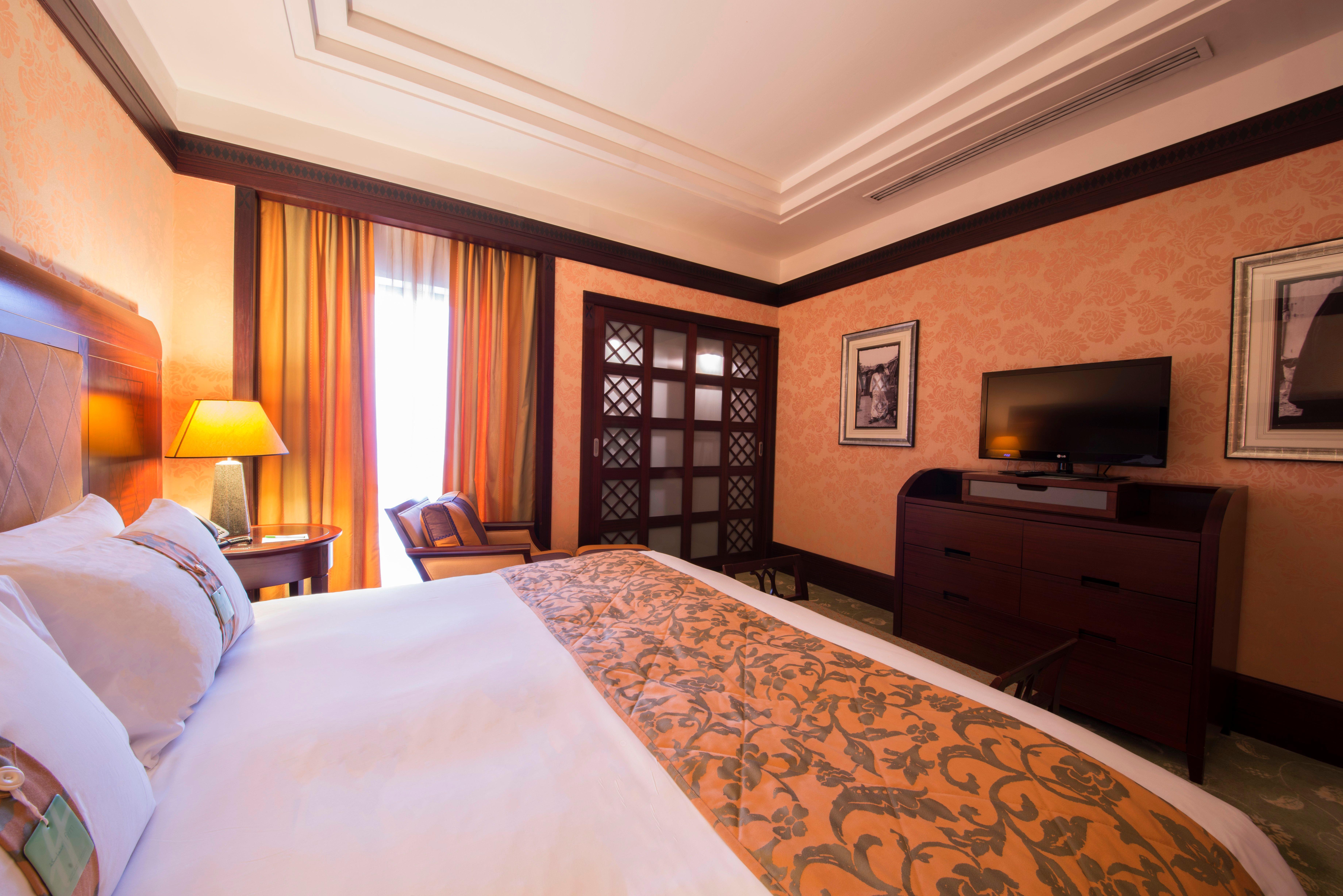 Holiday Inn - Suites Kuwait Salmiya By Ihg Kuwait City Exterior foto
