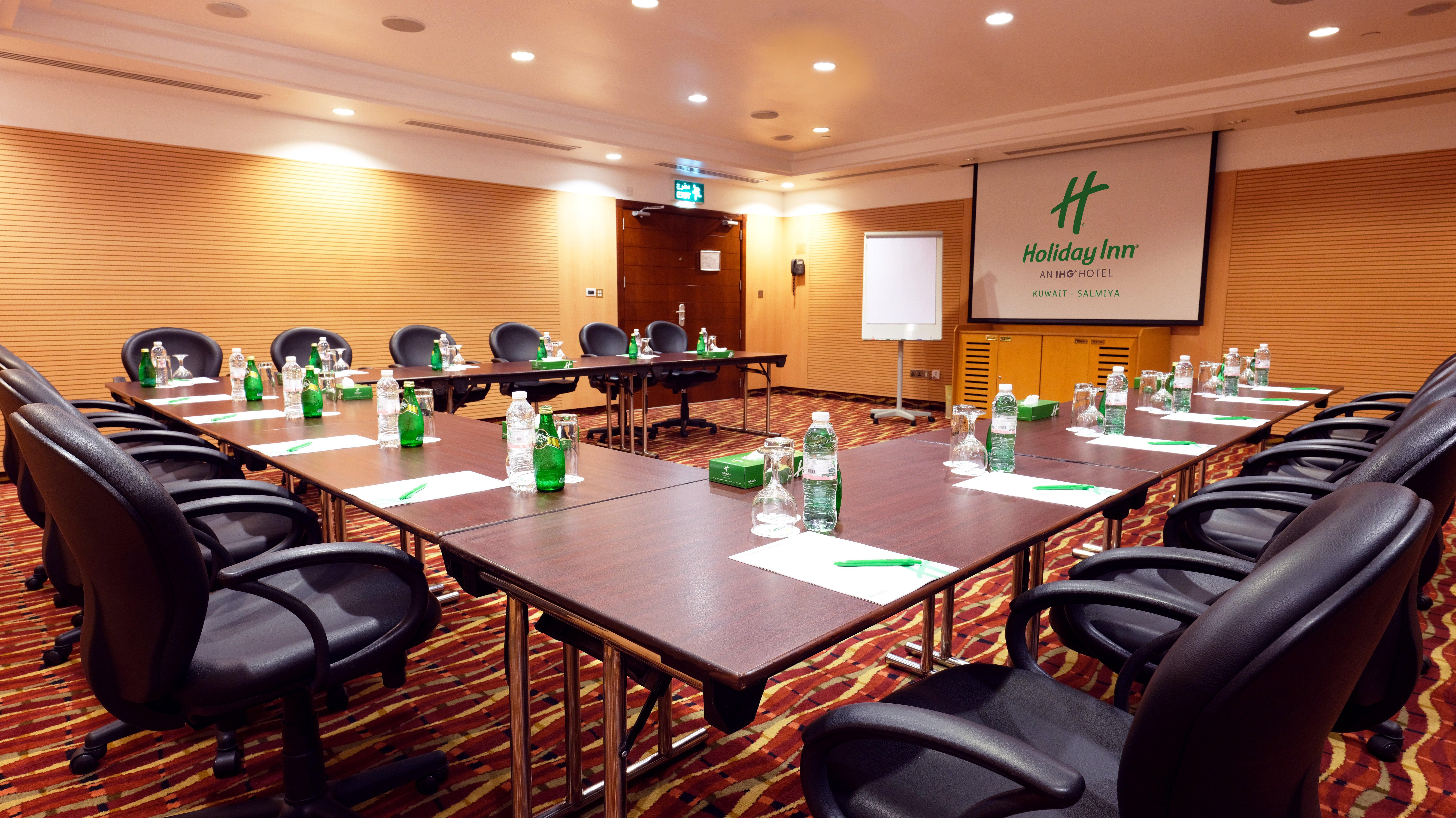 Holiday Inn - Suites Kuwait Salmiya By Ihg Kuwait City Exterior foto
