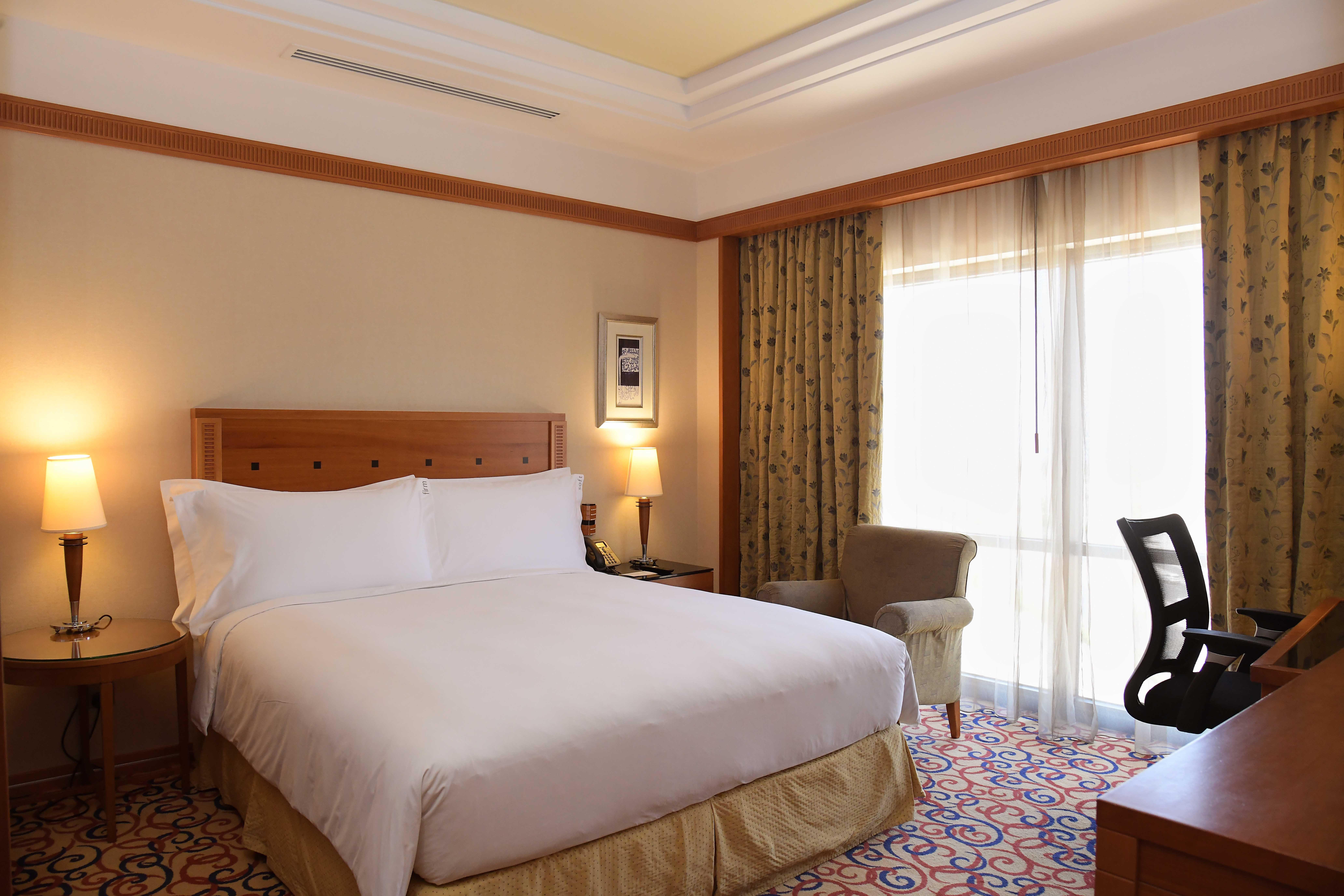 Holiday Inn - Suites Kuwait Salmiya By Ihg Kuwait City Exterior foto