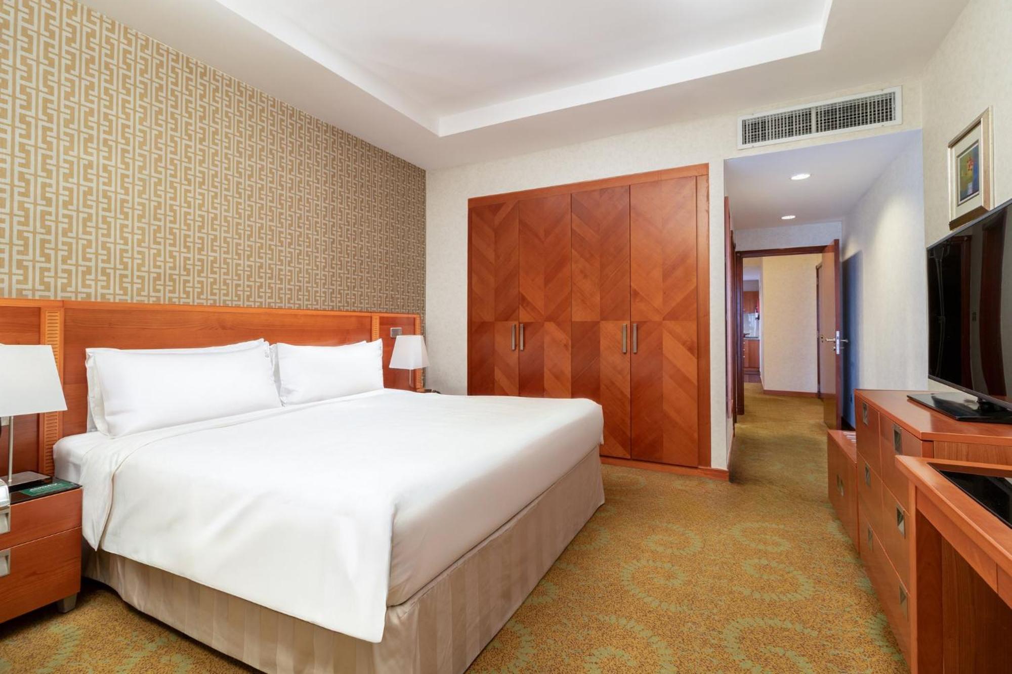 Holiday Inn - Suites Kuwait Salmiya By Ihg Kuwait City Exterior foto